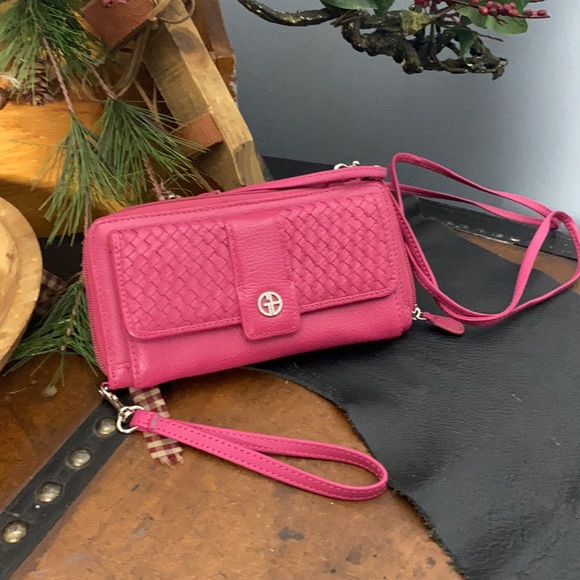 - Giani Bernini Pink Leather Wristlet Wallet with Crossbody Purse Strap - Picture 2 of 8